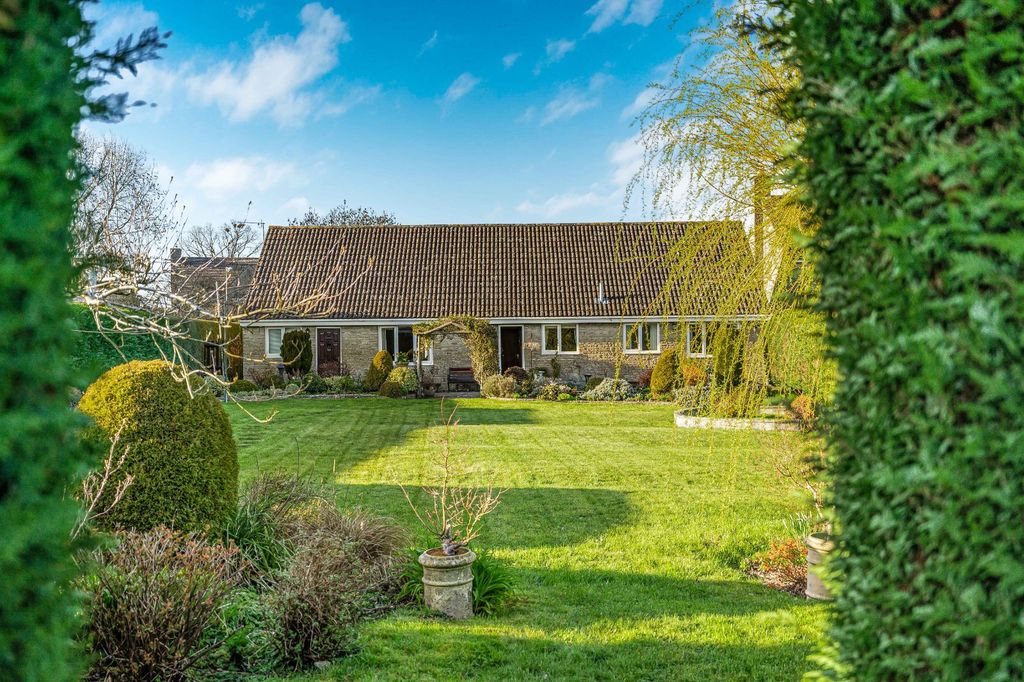 Property photo 2 of 16 Picture No. 24