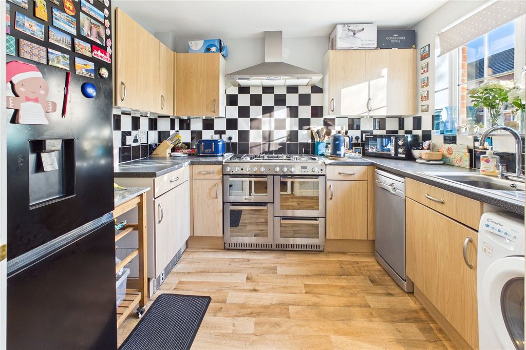 Property photo 3 of 20 Kitchen