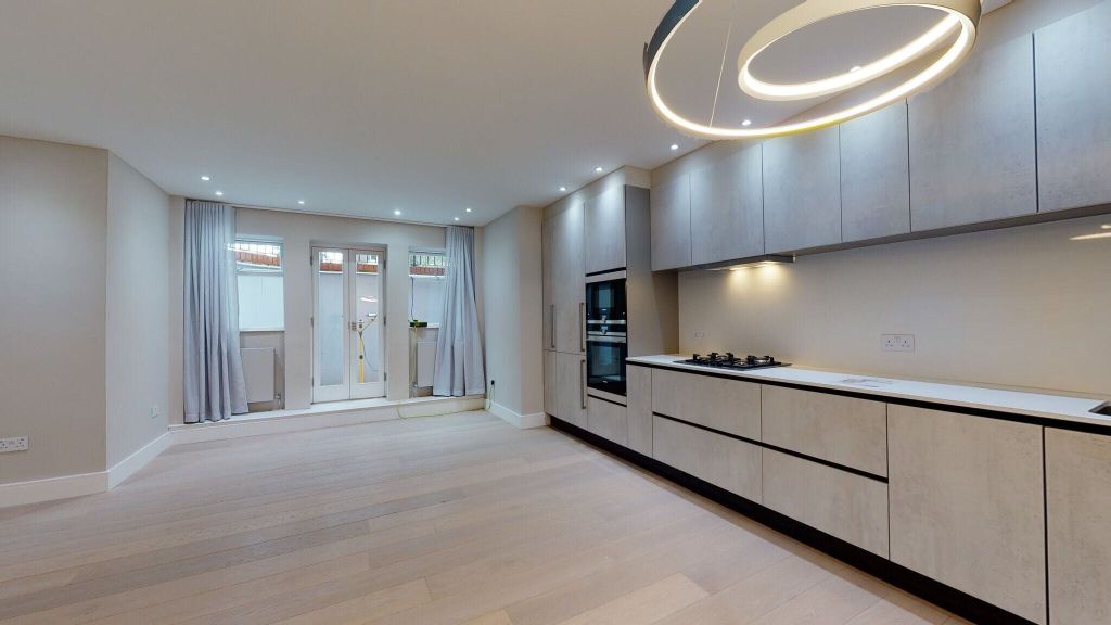 Property photo 1 of 13 Living Room