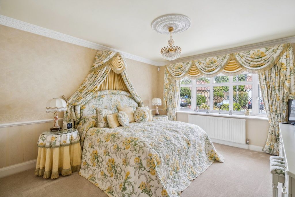 Property photo 2 of 46