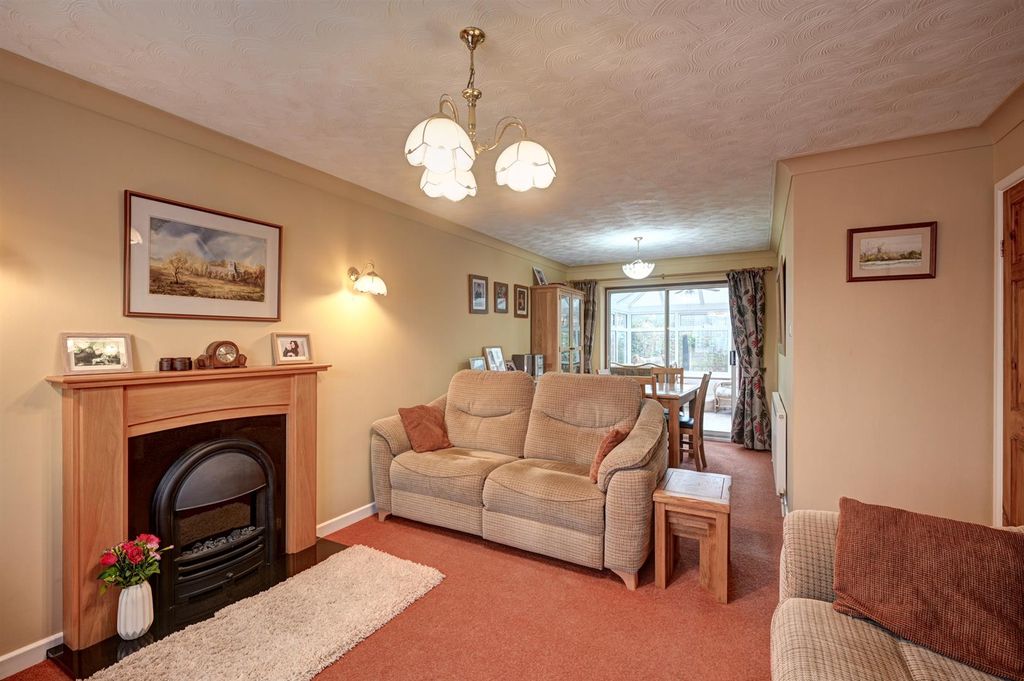 Property photo 3 of 16 Lounge Diner.Jpg