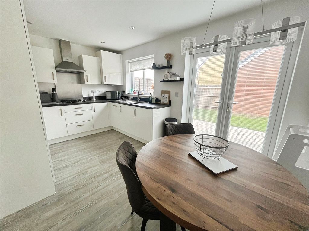 Property photo 3 of 11 Picture No. 14