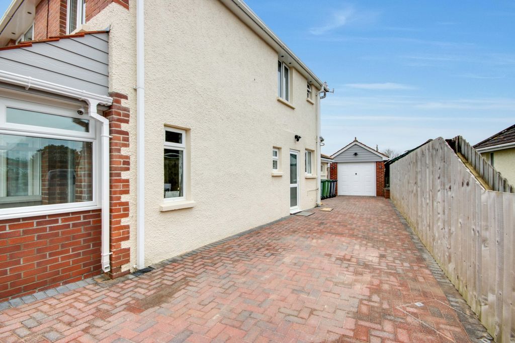 Property photo 3 of 17 Img_3424-Img_3426