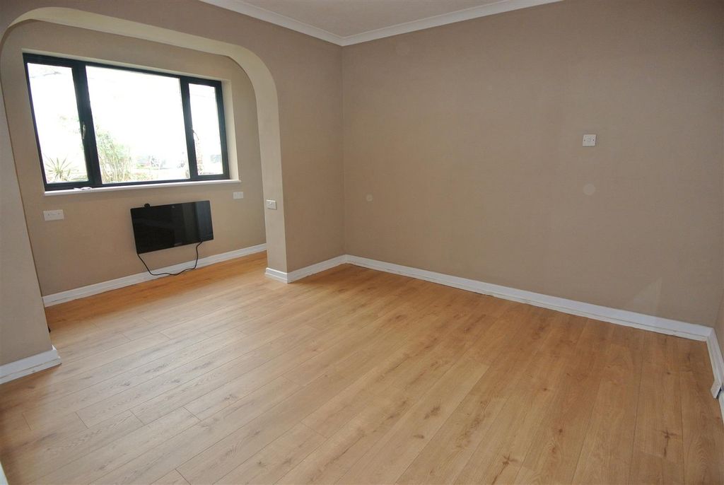 Property photo 3 of 20 Living Room