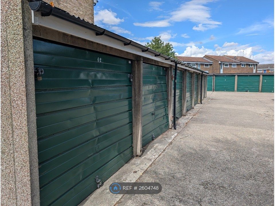 Property photo 2 of 12 Garage To Rent