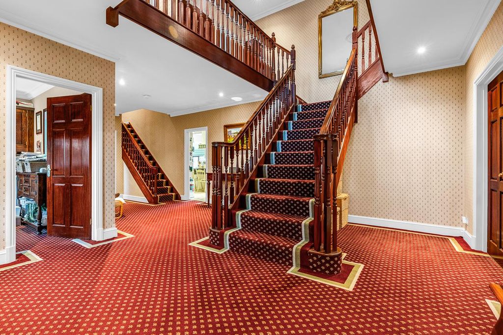 Additional image 4 of 6 bed property for saleWare Park, Ware SG12
