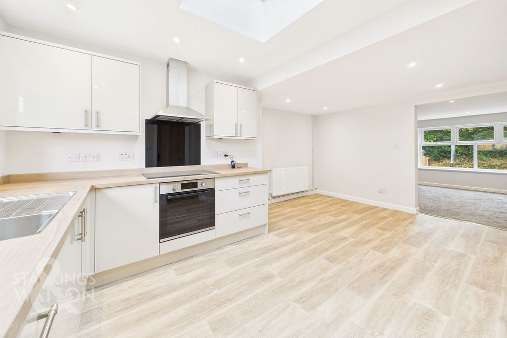 Property photo 2 of 26