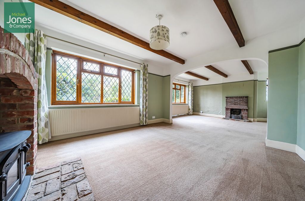 Property photo 3 of 12 Lounge