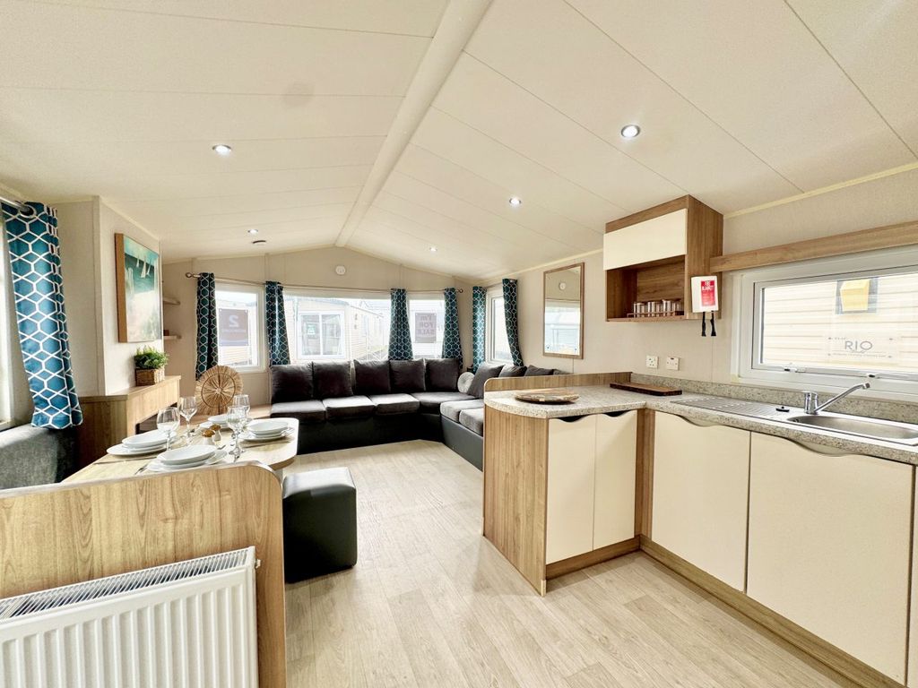 Property photo 2 of 10 Willerby Rio Gold 2015 Car0064828 121963805.Jpeg