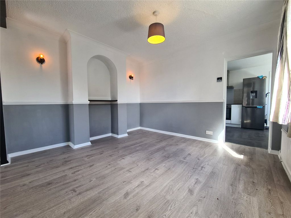 Property photo 2 of 19 Picture No. 27