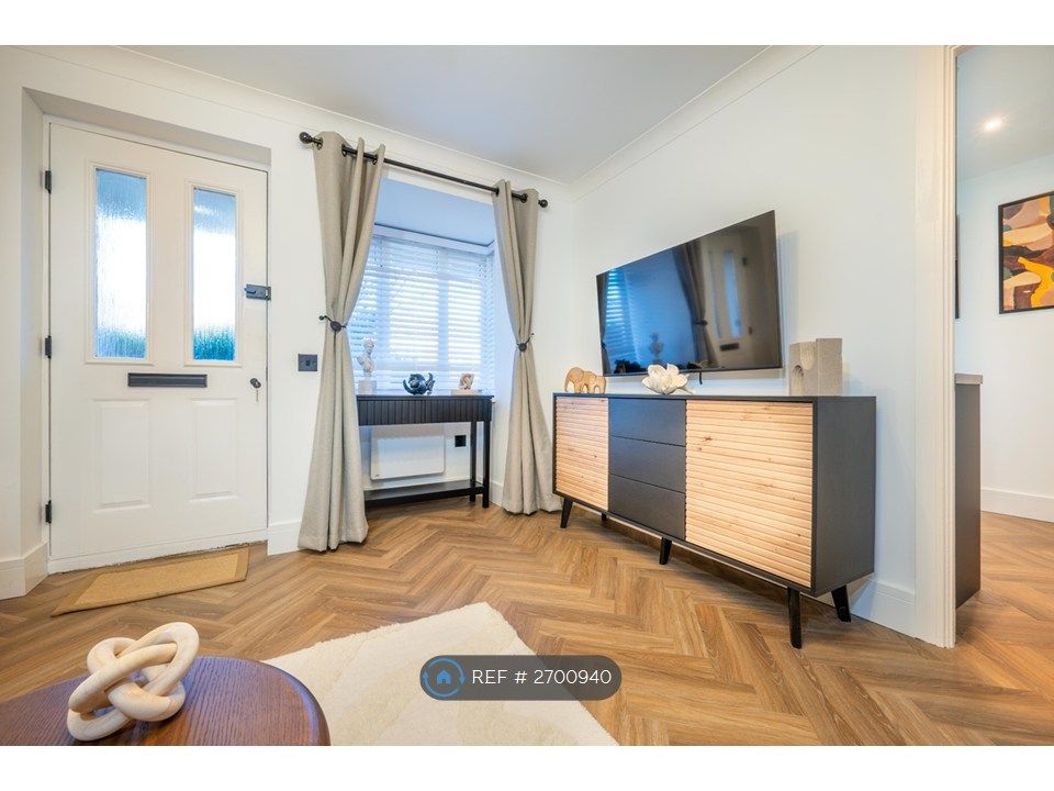 Property photo 3 of 19 Large Smart Tv