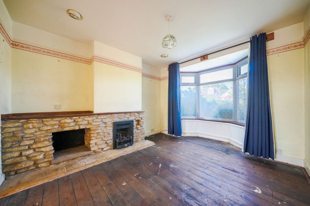 Property photo 3 of 27