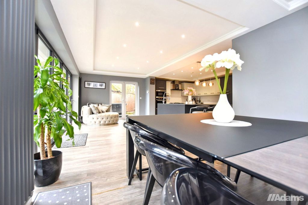 Property photo 3 of 31