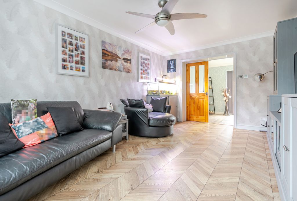 Property photo 3 of 23 1373658-9-6908Cdc...