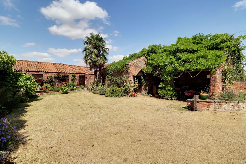 Property photo 2 of 30