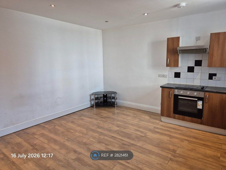 Property photo 1 of 8 Open Lounge/Kitchen