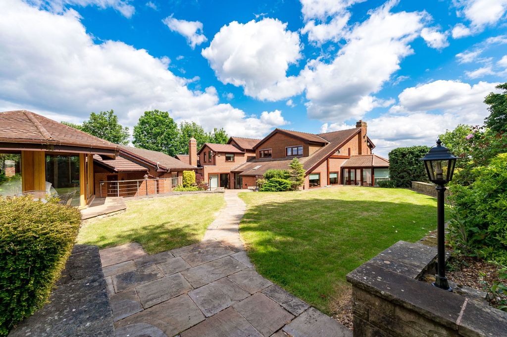 Property photo 3 of 44