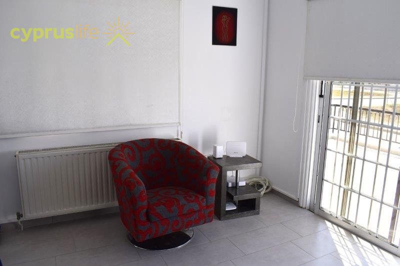 Property photo 2 of 31