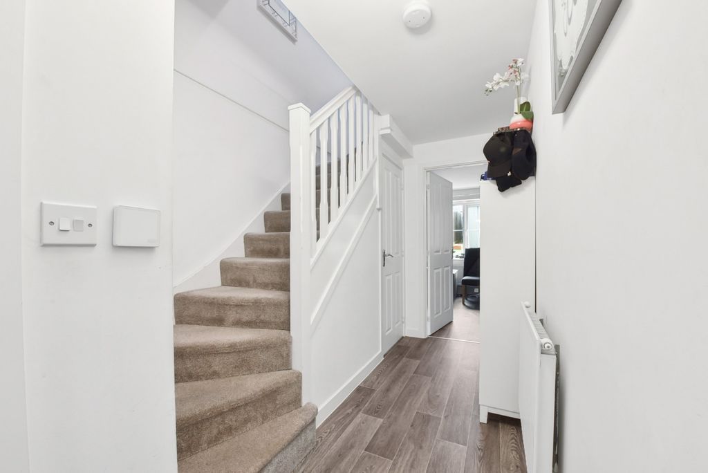 Property photo 2 of 20 4013812