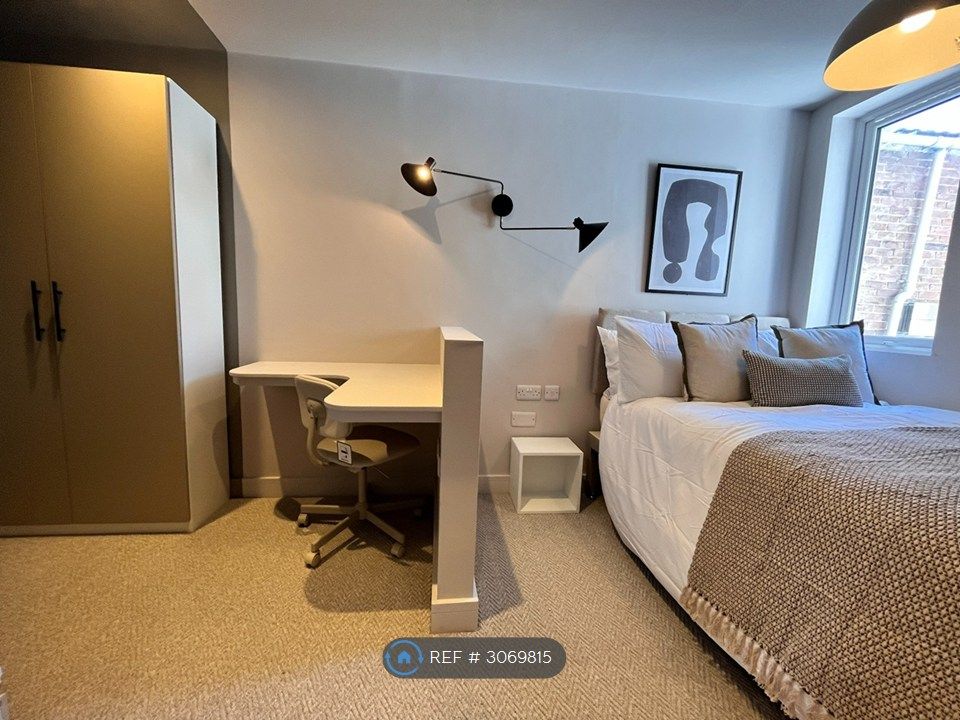 Property photo 1 of 9 Room4
