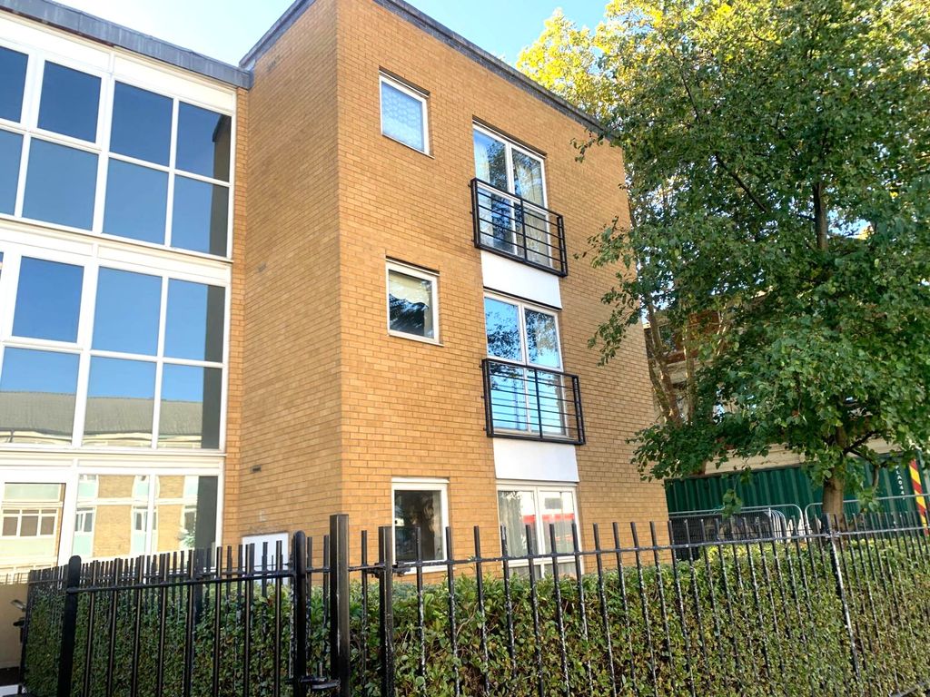 Property photo 1 of 8 Photo 8