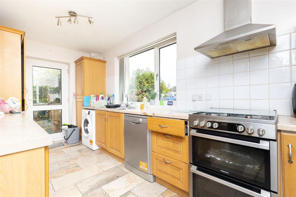 Property photo 3 of 37 Kitchen