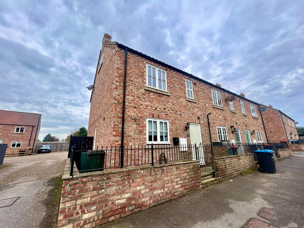 Property photo 2 of 27 Front Exterior