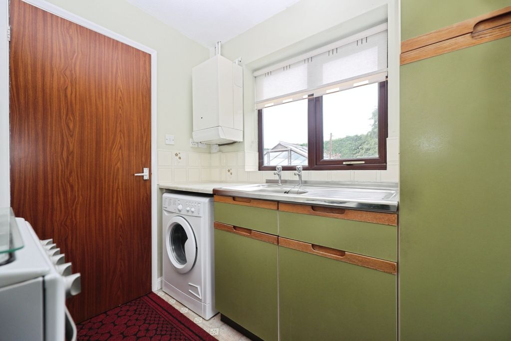Property photo 3 of 13 4939703