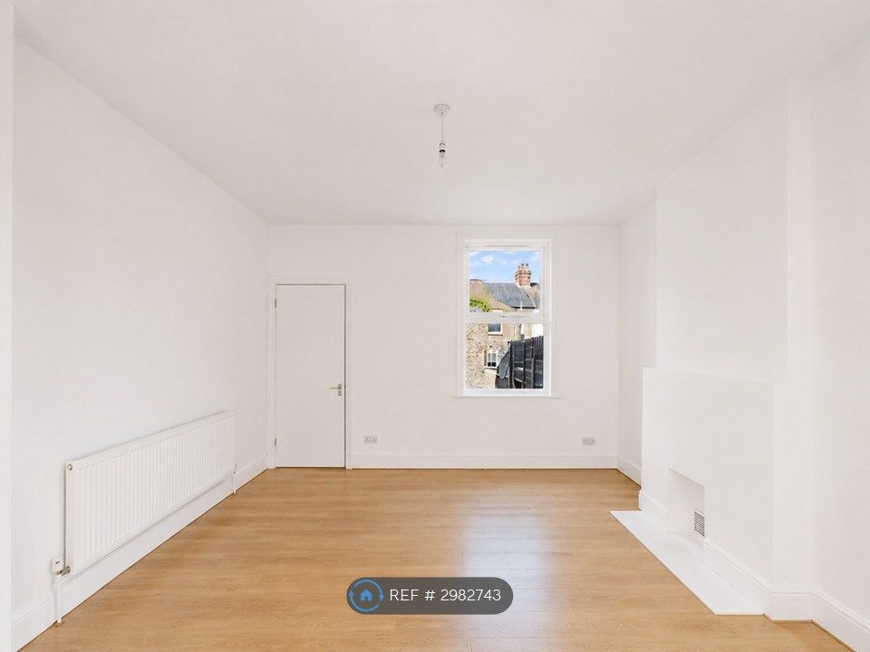 Property photo 3 of 11 Dining