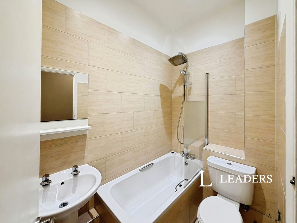 Property photo 2 of 10 Bathroom