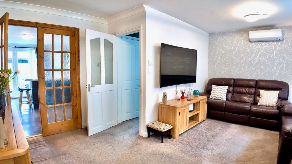 Property photo 3 of 31