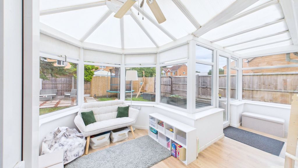 Property photo 3 of 18 Cam02351G0-Pr0083-Still034