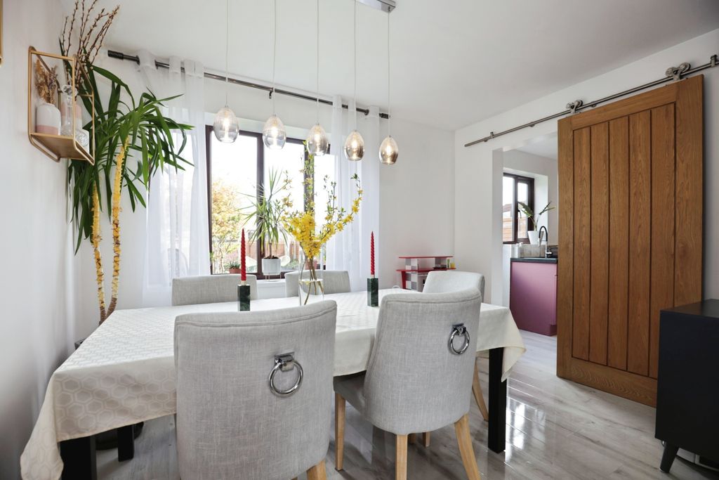 Property photo 3 of 16 Dining Room