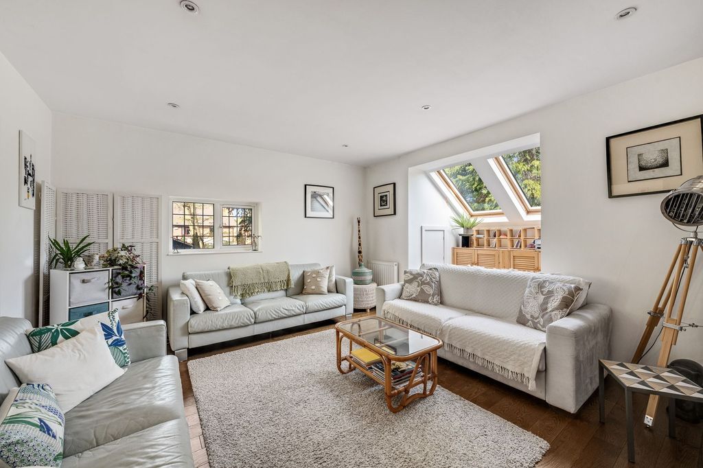 Property photo 3 of 27