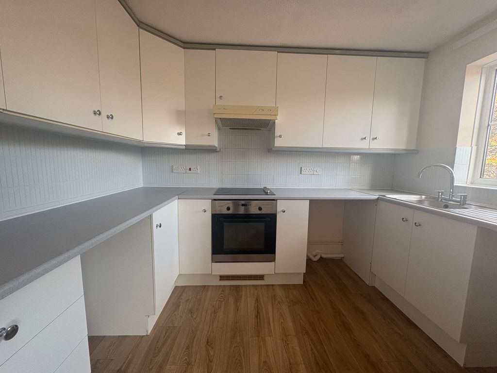 Property photo 2 of 6 Kitchen
