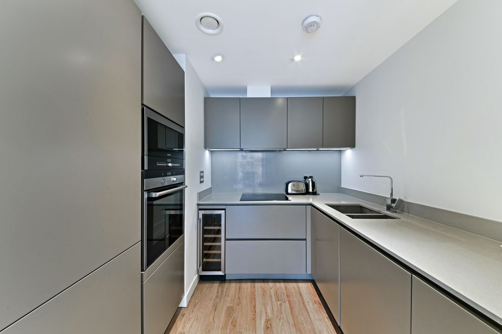 Property photo 2 of 7 Kitchen