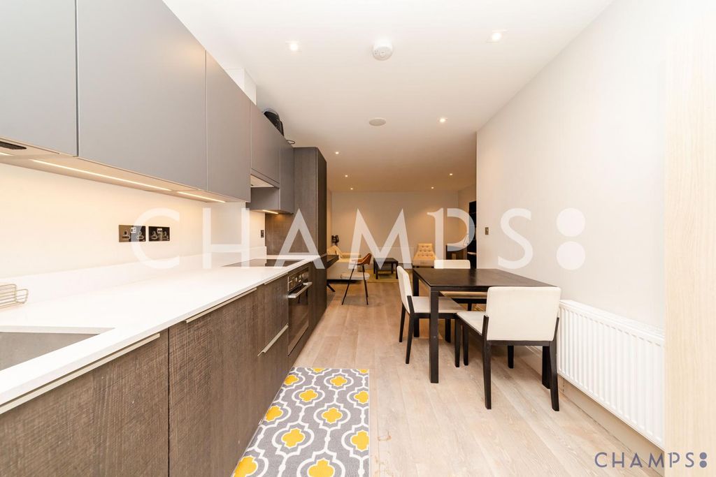 Property photo 1 of 11 Modern 2-Bedroom Apartment In The Heart Of Fulham Broadway | Sw6