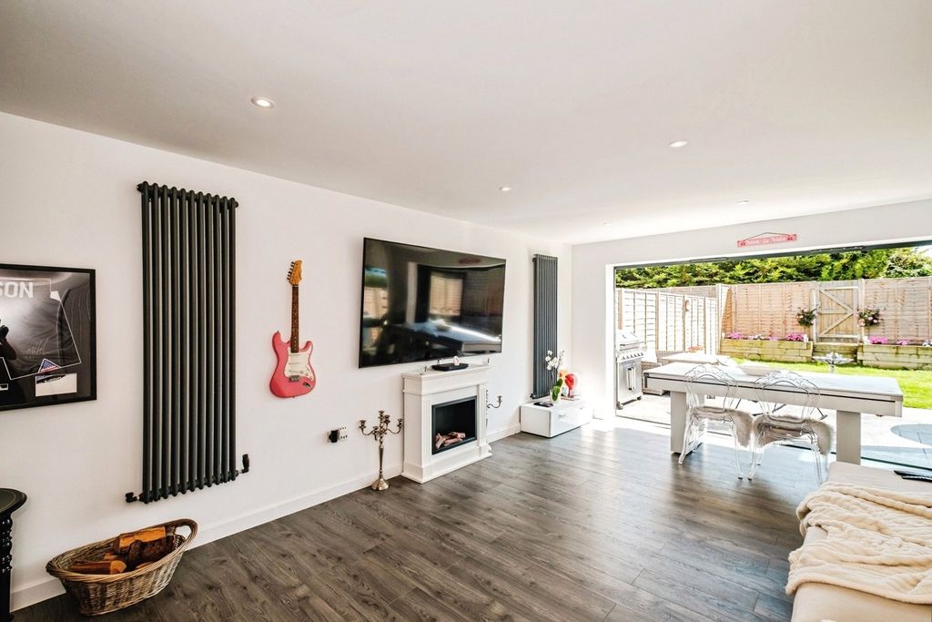 Property photo 3 of 14 Pbox-Img.Jpg