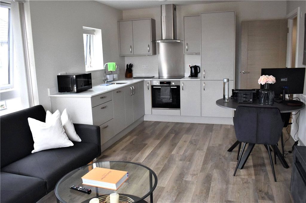 Property photo 2 of 7 Picture No. 18