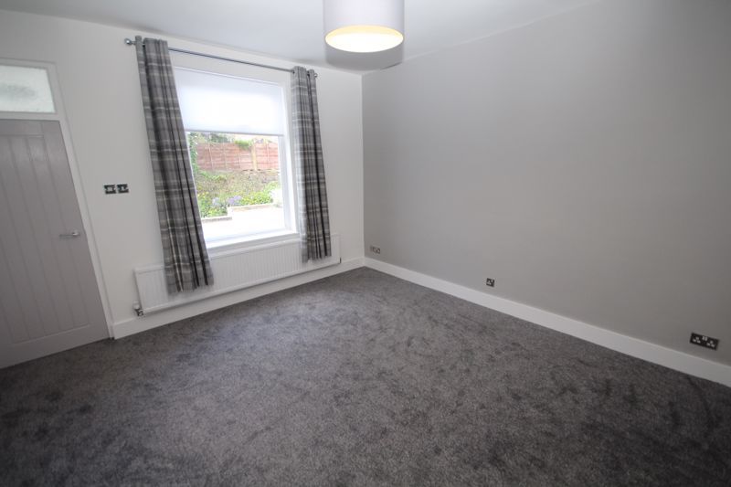 Property photo 3 of 8 Lounge