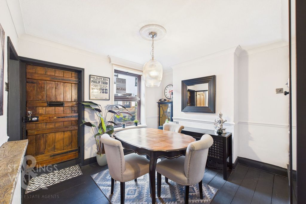 Property photo 3 of 20