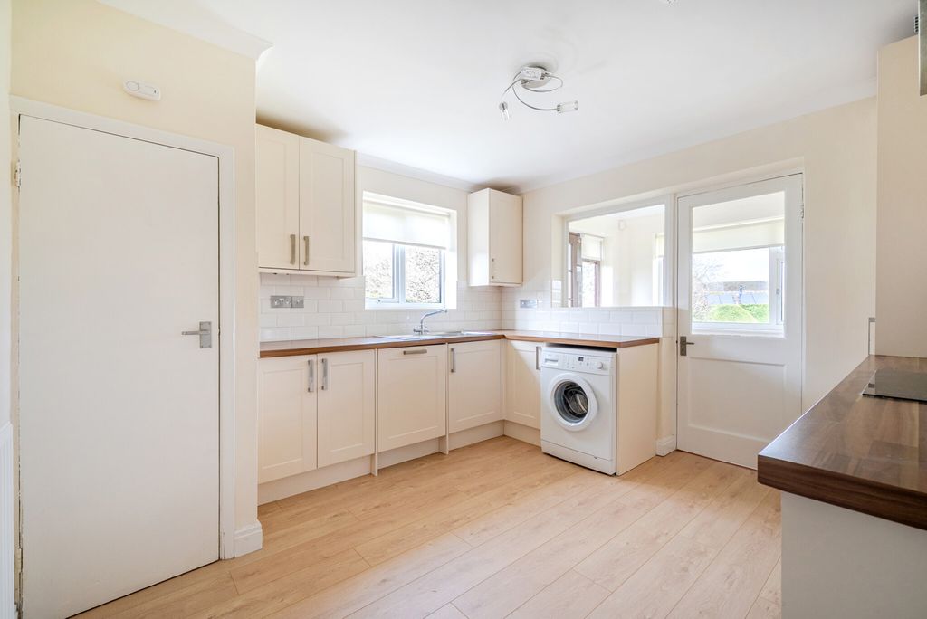 Property photo 3 of 23 1424394-15-69B807...