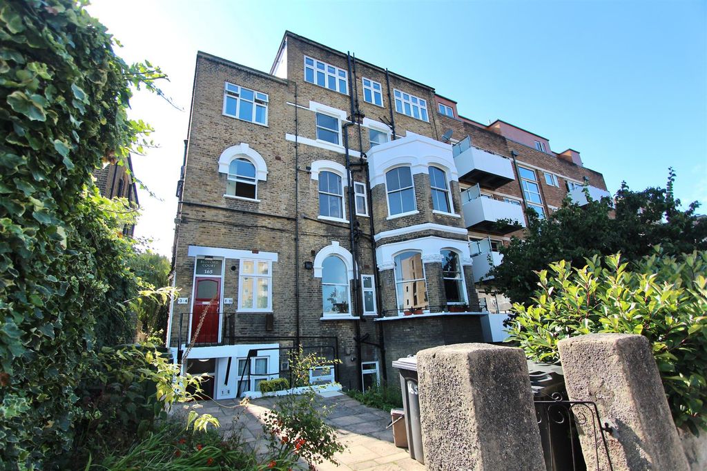 Property photo 2 of 16 Bedford Court, N16