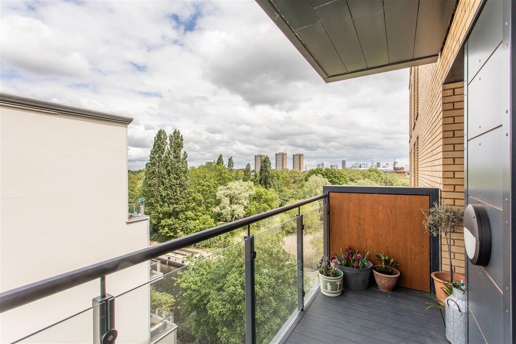 Property photo 3 of 13 Balcony