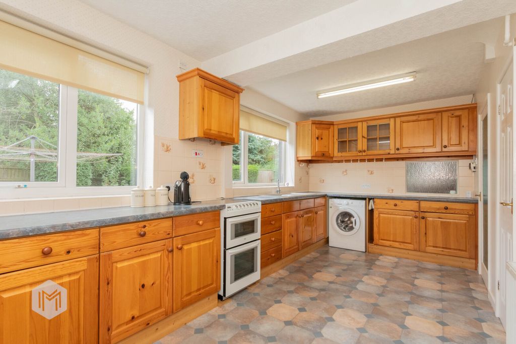 Property photo 2 of 29 Picture No. 14