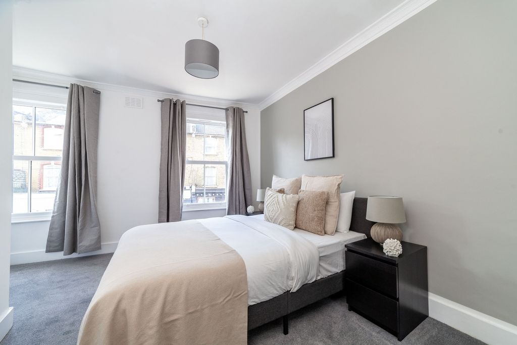 Property photo 3 of 29 Bedroom