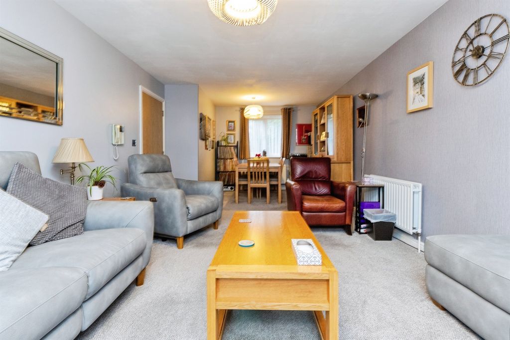 Property photo 3 of 12