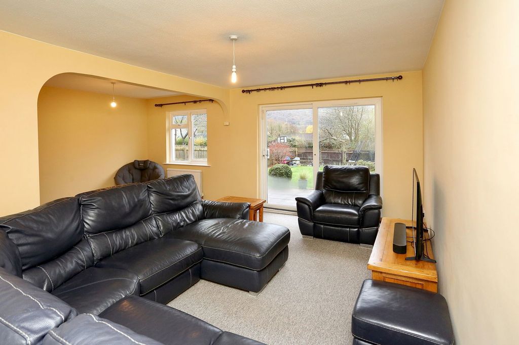 Property photo 2 of 20