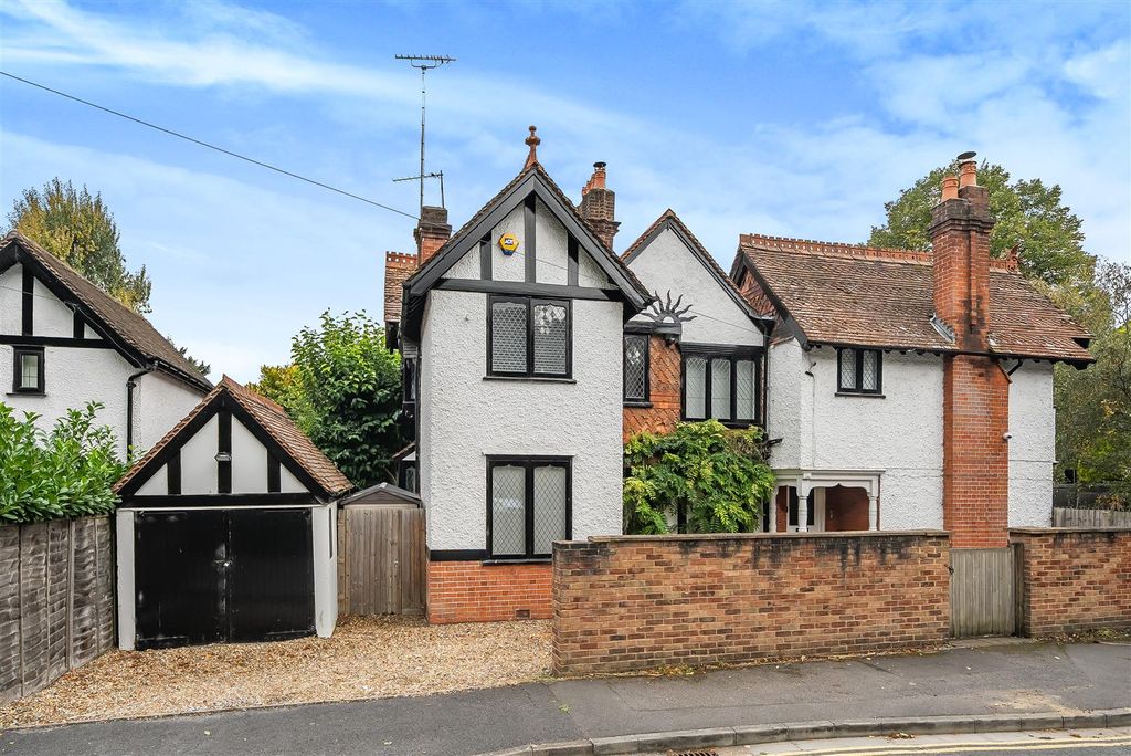 Property photo 1 of 18 External