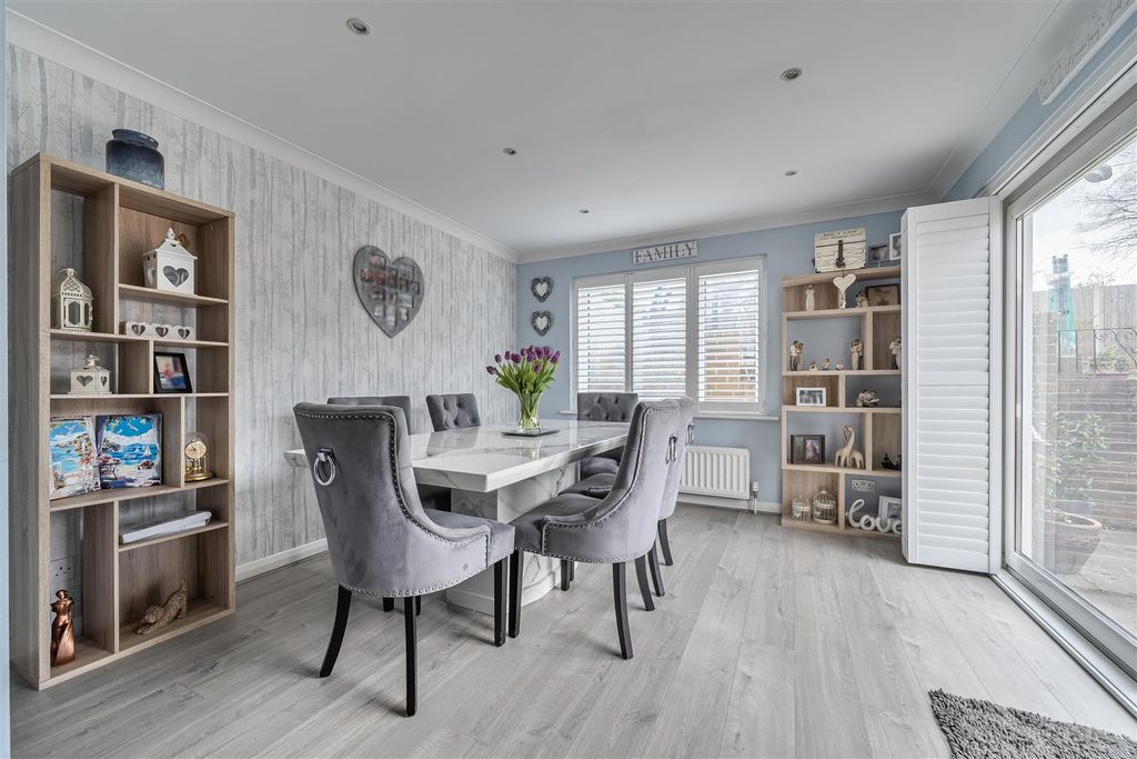 Property photo 3 of 24 1436870-8-69cd19849Be53.Jpg